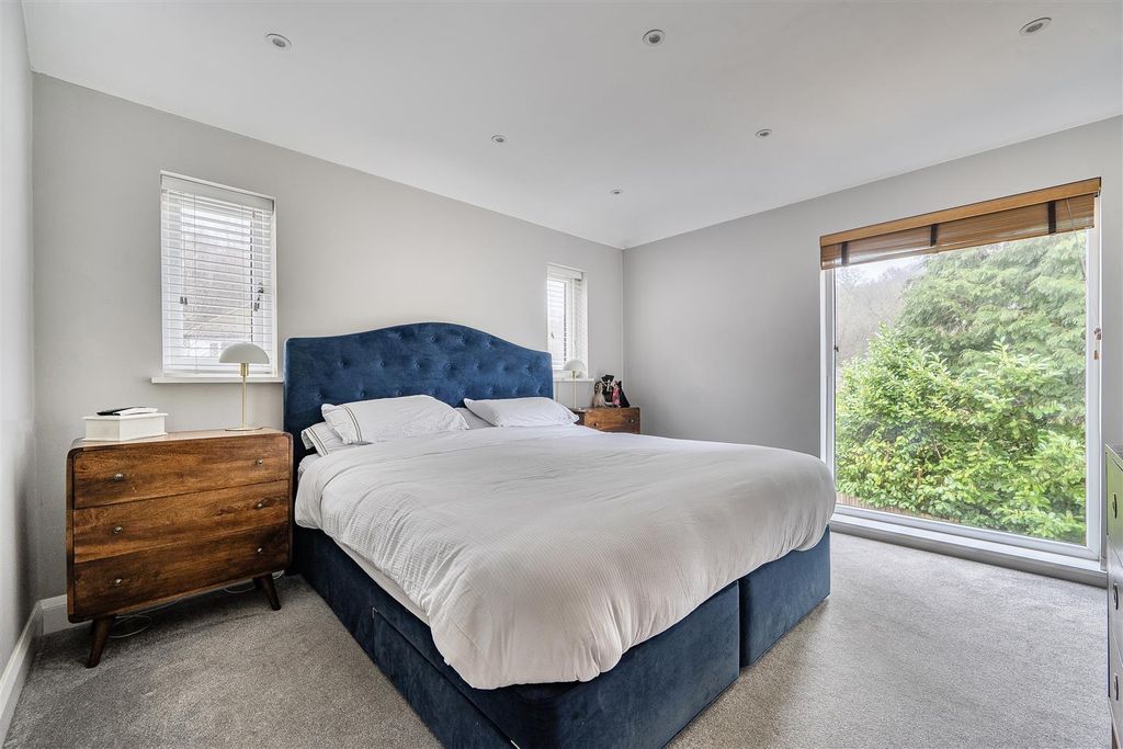 Property photo 3 of 16 Bedroom 1 (2).Jpg