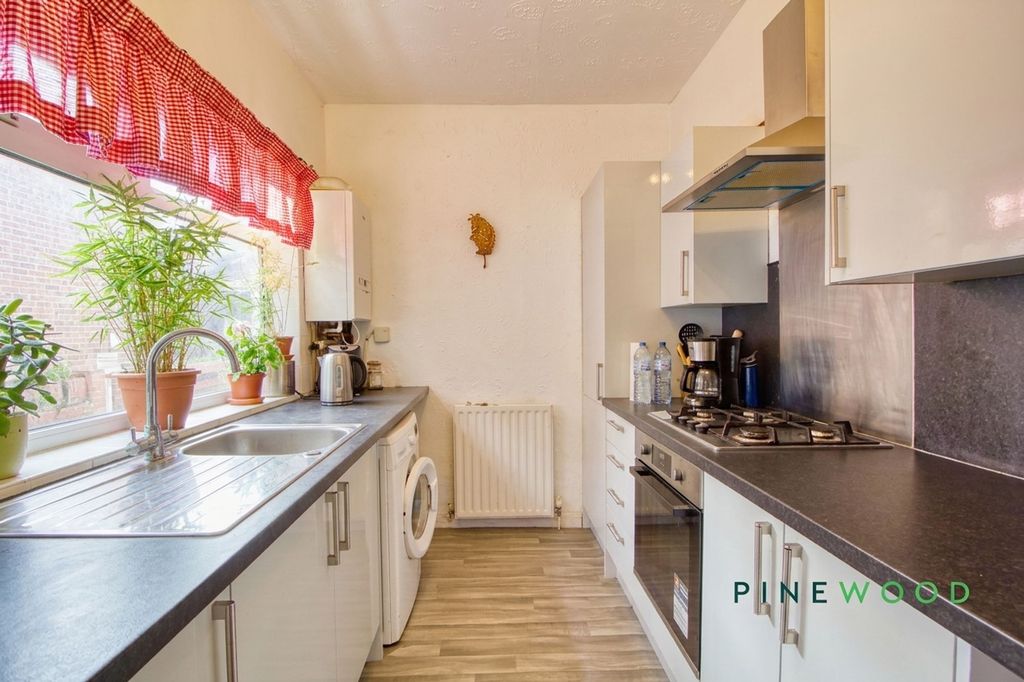 Property photo 2 of 16 Kitchen