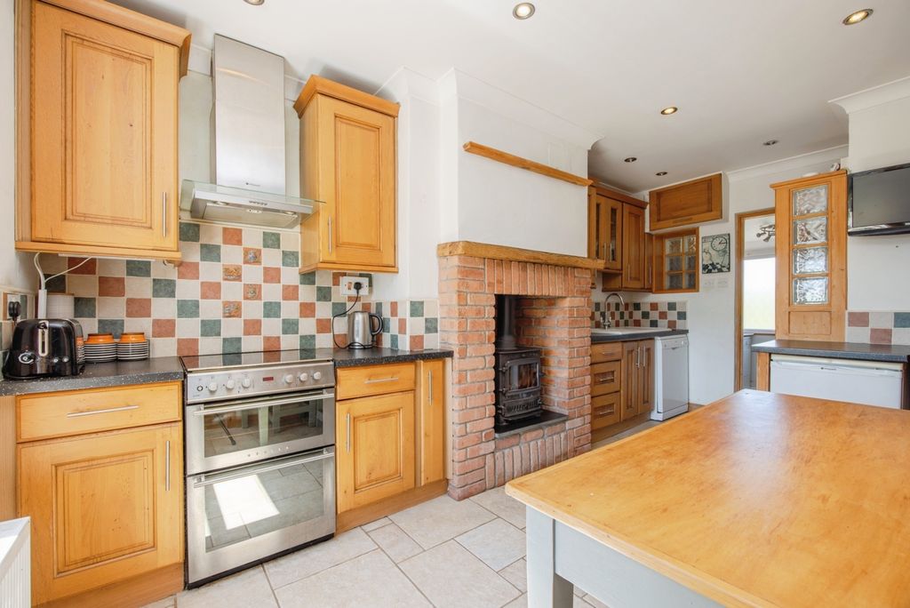 Property photo 2 of 17 Kitchen