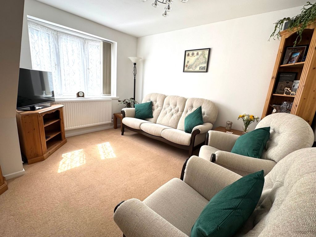 Property photo 2 of 17 Lounge