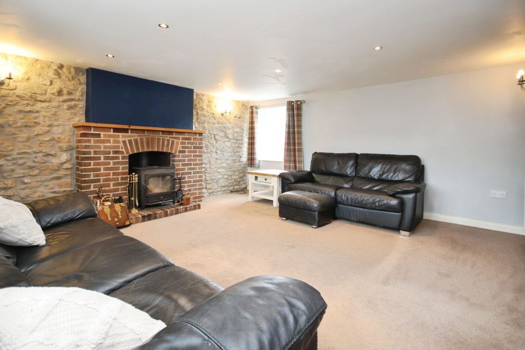 Property photo 3 of 14 7Bd67730-Img_7925