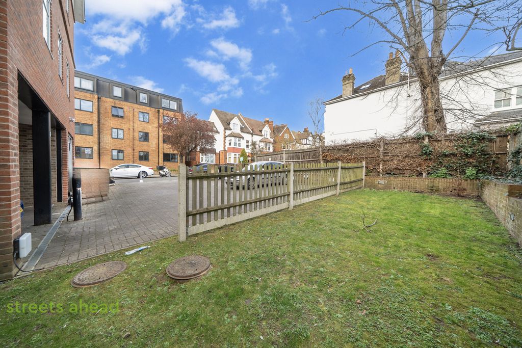 Property photo 3 of 18 B96A8Af4-205c-4E1...