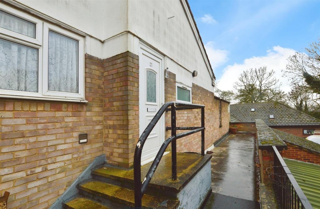 Property photo 2 of 11