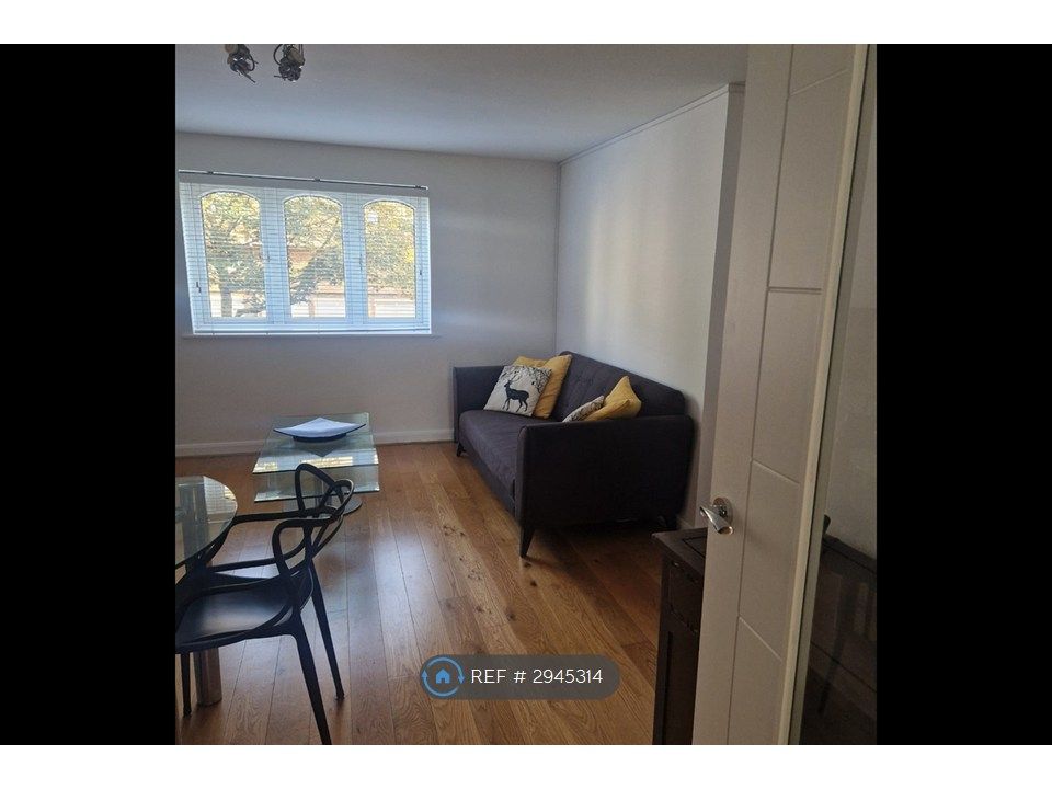 Property photo 2 of 14 Living Room