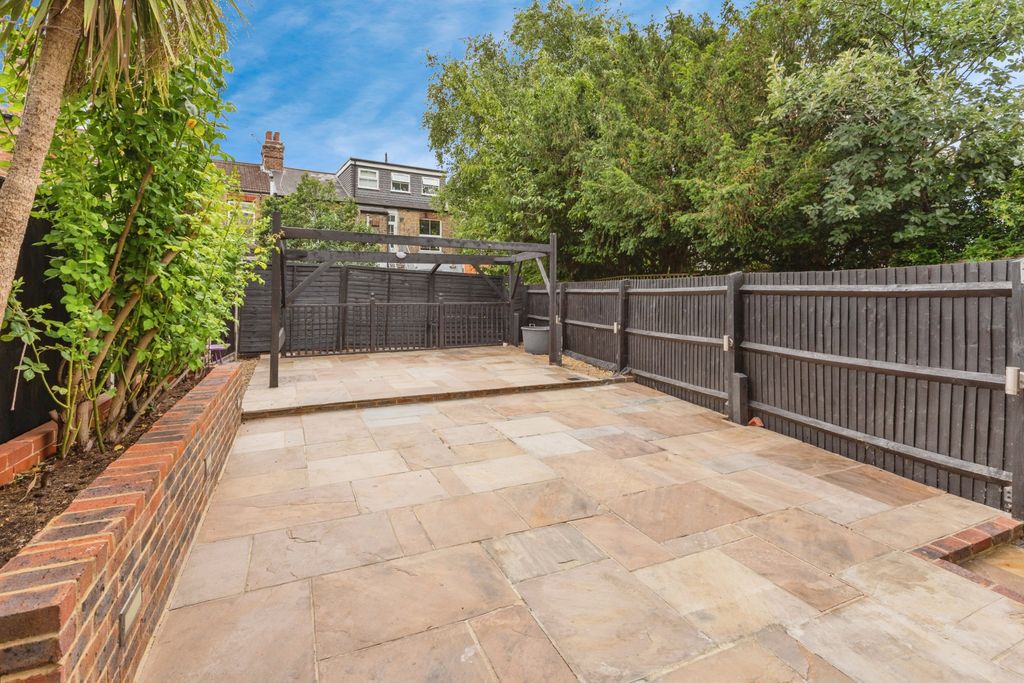 Property photo 1 of 19 Garden