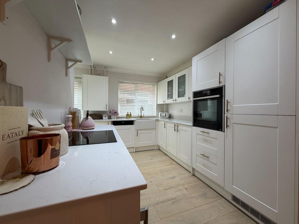 Property photo 2 of 15 Kitchen