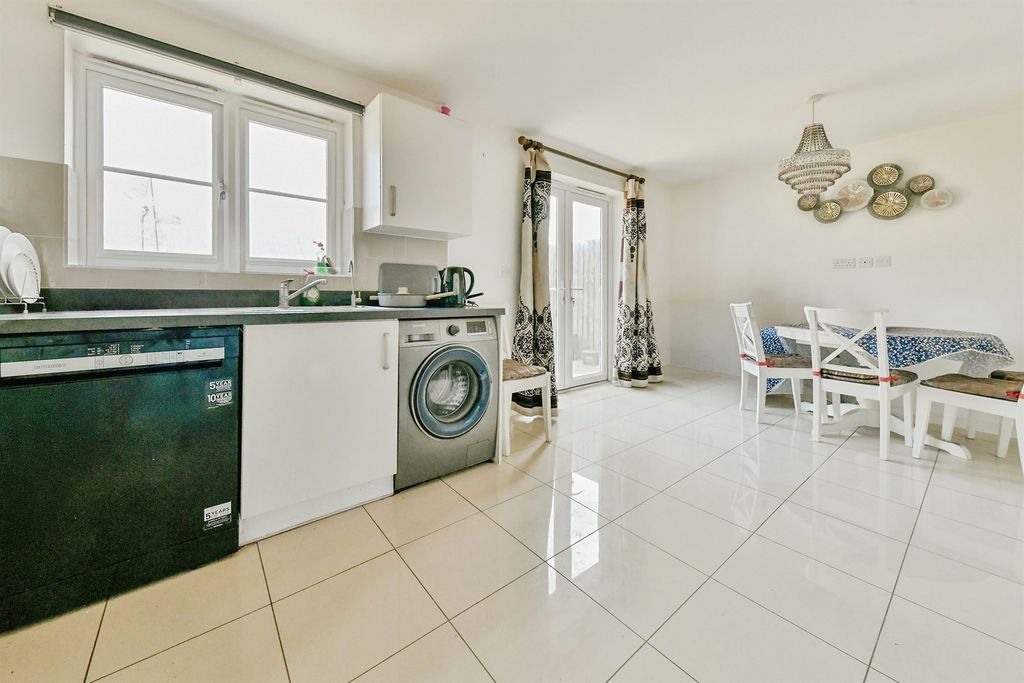 Property photo 2 of 22