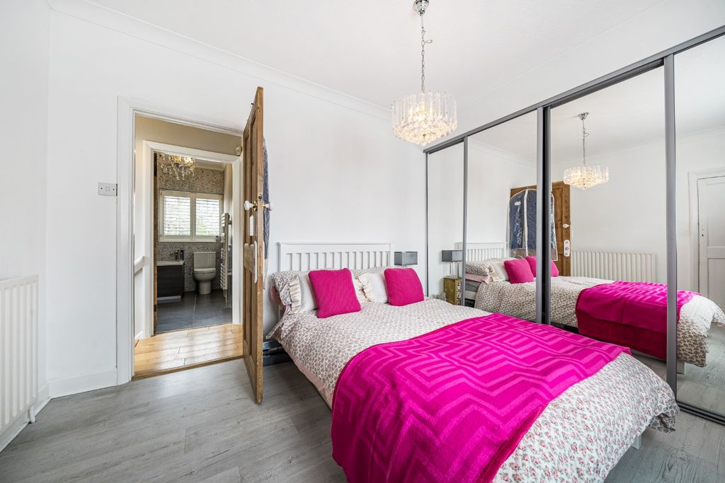 Property photo 2 of 18 5016201