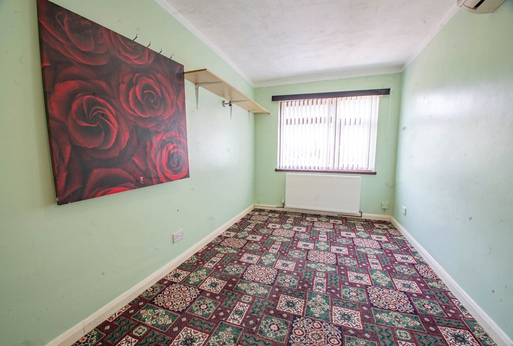 Property photo 2 of 32 Picture No. 03