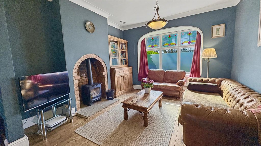 Property photo 2 of 35 Living/Dining Room