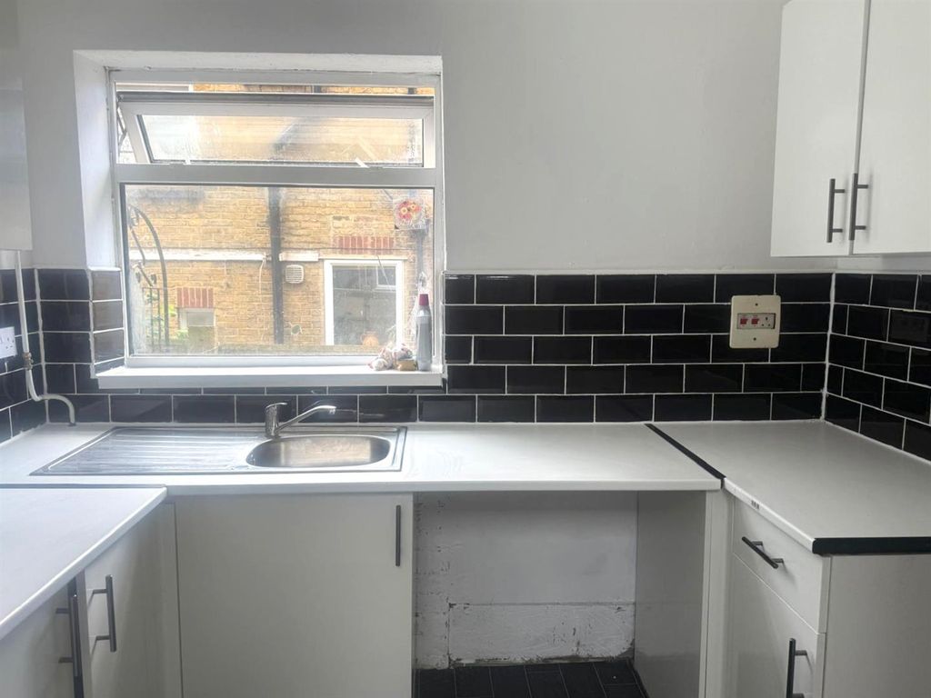 Property photo 3 of 13 2E1d96cd-7104-4303-B635-Dbc3Bd2ce7F5.Jpg