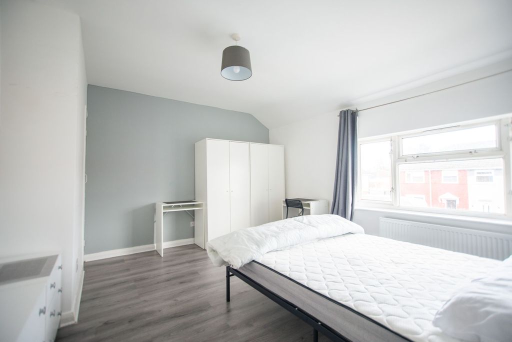 Property photo 3 of 20 Bedroom 1