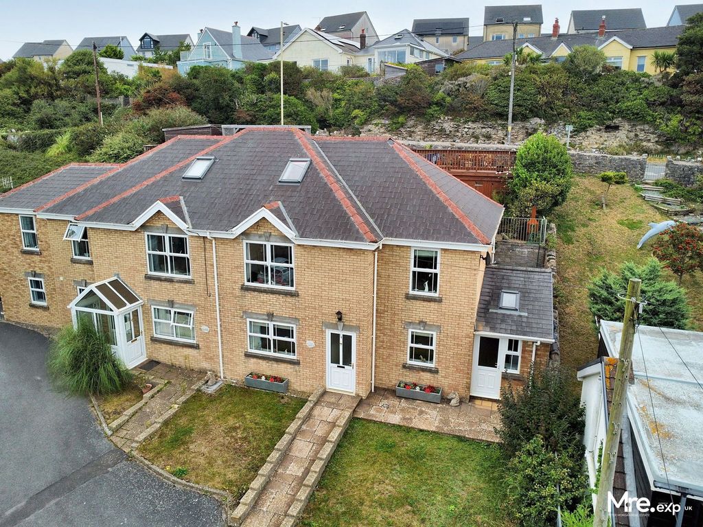 Property photo 2 of 41