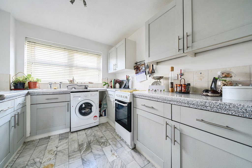 Property photo 2 of 17 Kitchen