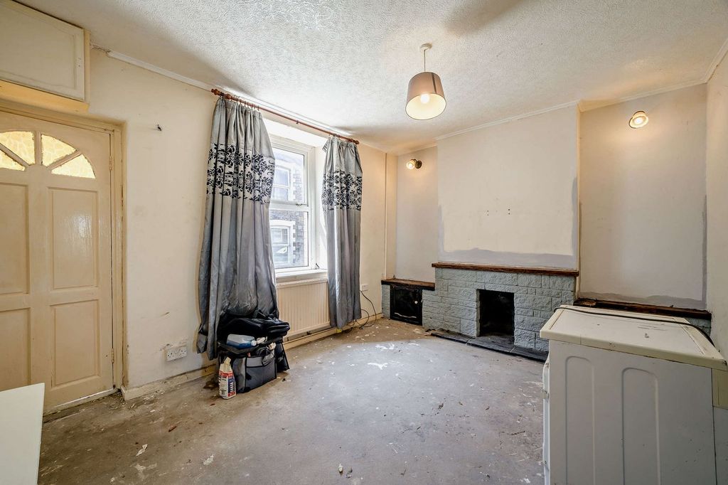 Property photo 2 of 26