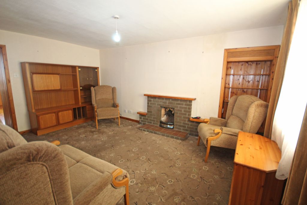 Property photo 2 of 25