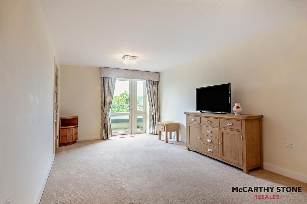 Property photo 1 of 10 8619257-Interior10-800.Jpg
