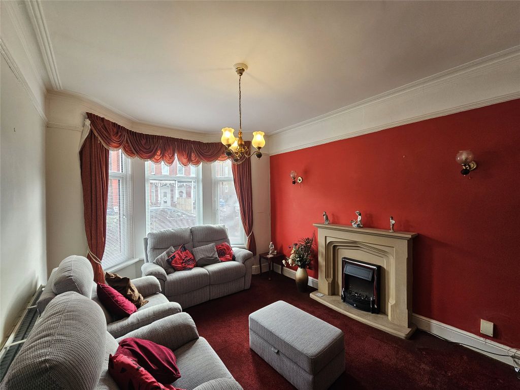 Property photo 3 of 20 Lounge