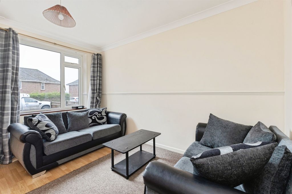 Property photo 3 of 17 Living Room