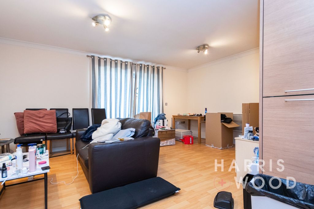 Property photo 2 of 8 4302682