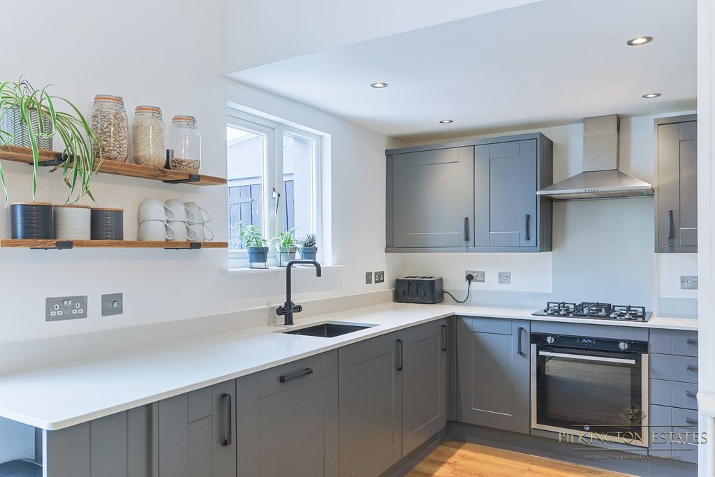 Property photo 2 of 14 4404283