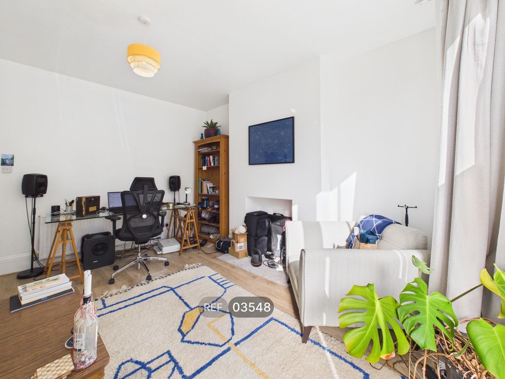 Property photo 3 of 14 Living Room