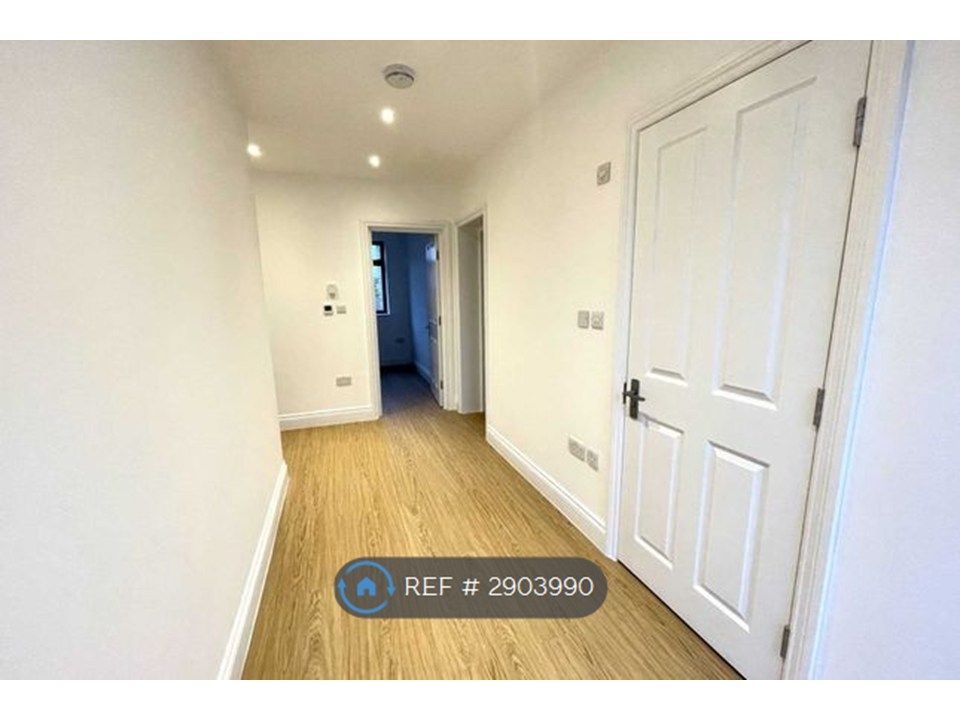 Property photo 2 of 8 Hall Way