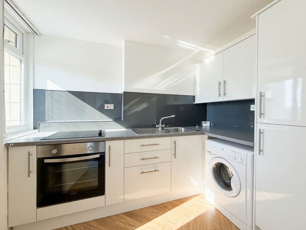 Property photo 3 of 18 Kitchen 2