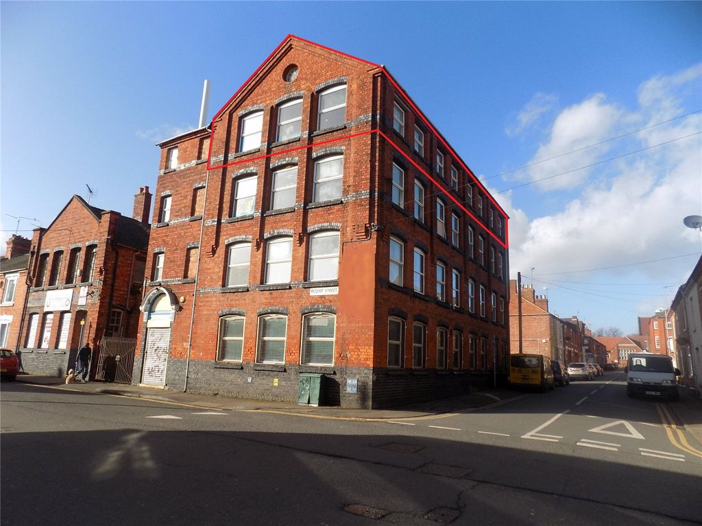 Property photo 3 of 7 Top Floor