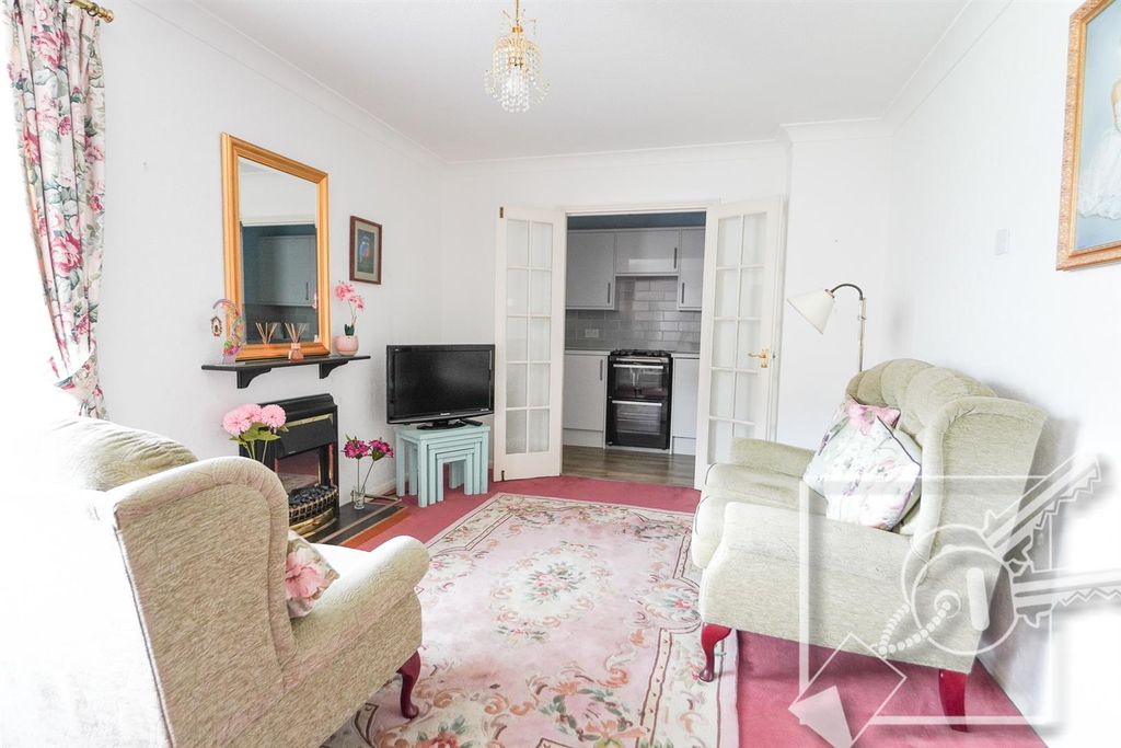 Property photo 2 of 21 Lounge