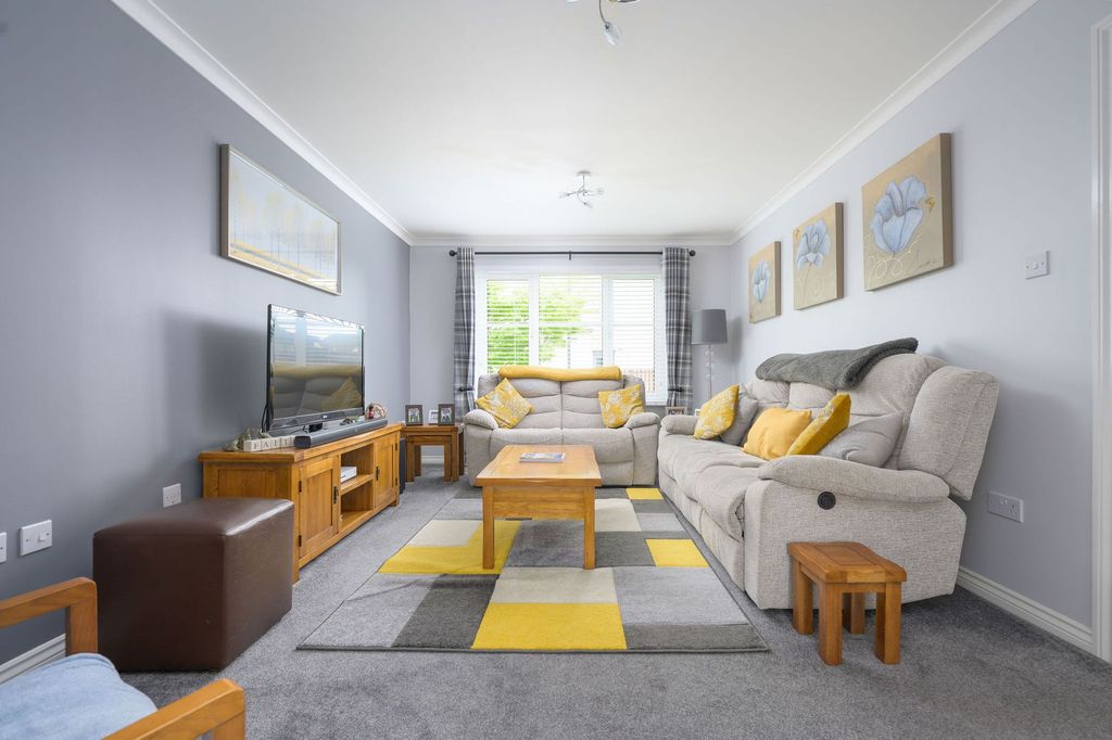 Property photo 2 of 33