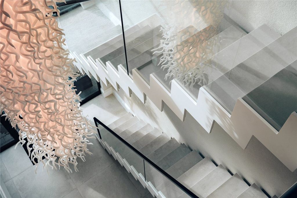 Property photo 2 of 58 Picture No. 20