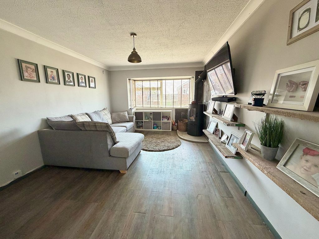 Property photo 2 of 24