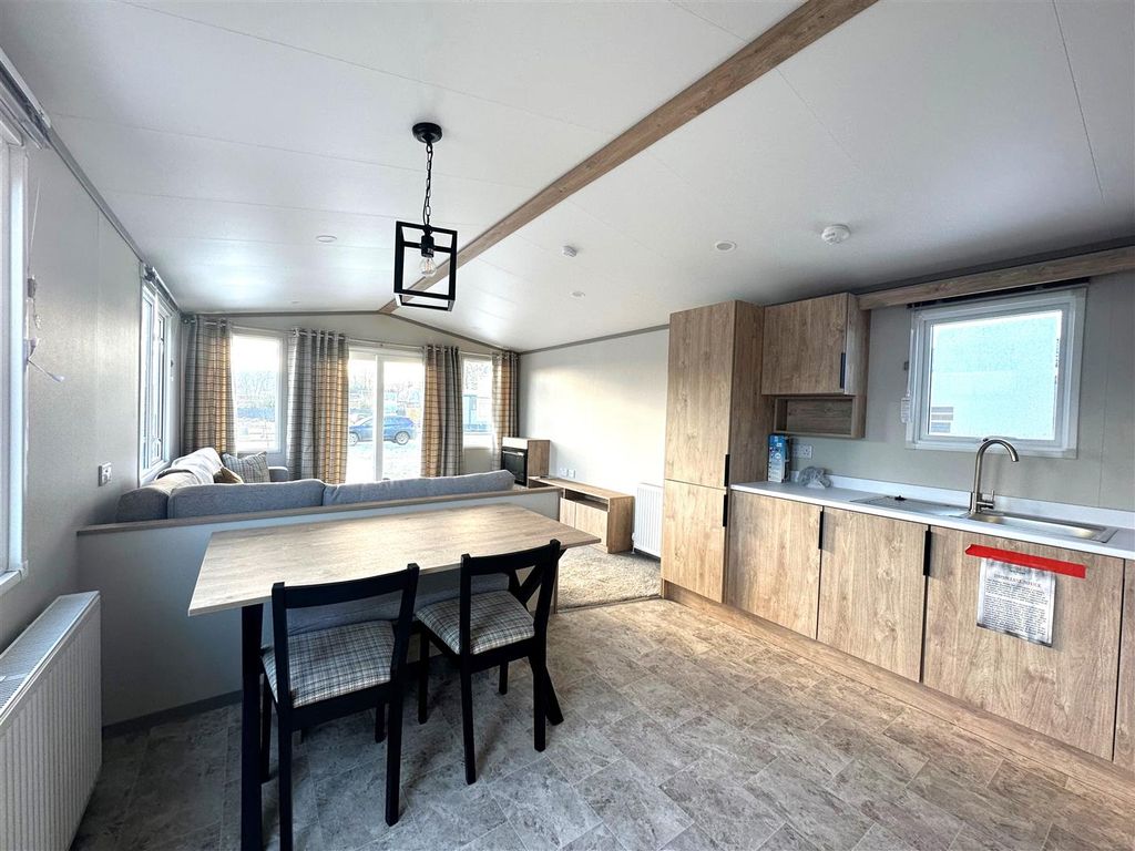 Property photo 3 of 8 2.Jpg