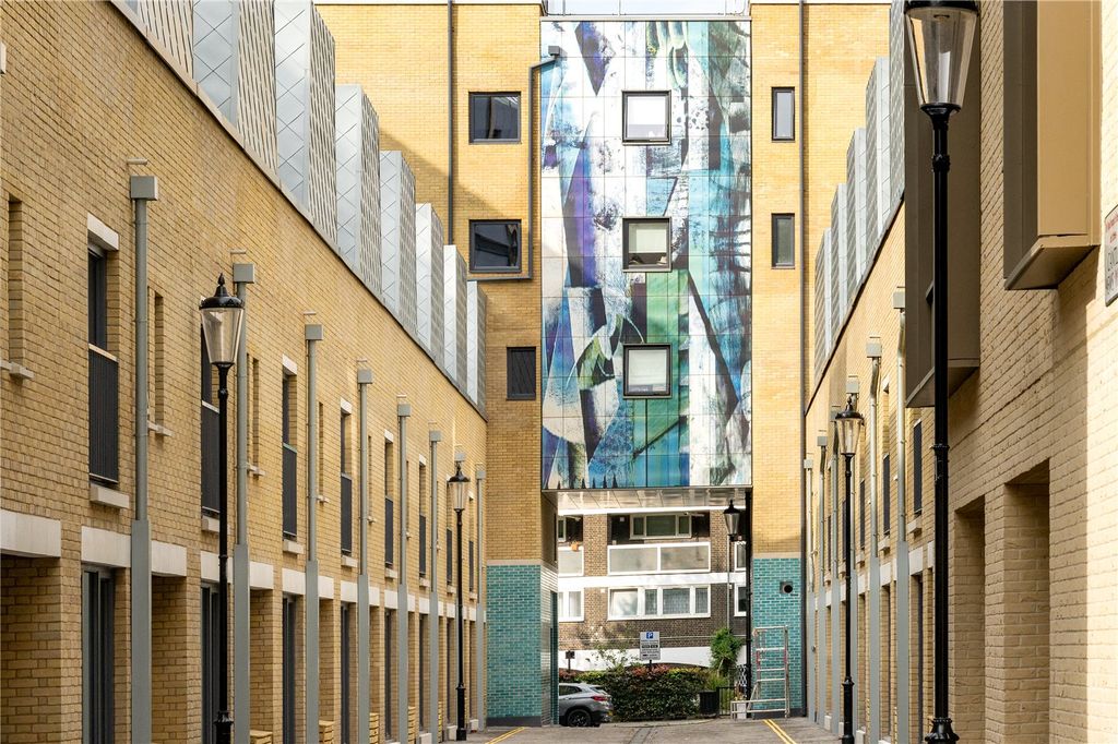 Property photo 1 of 9 External