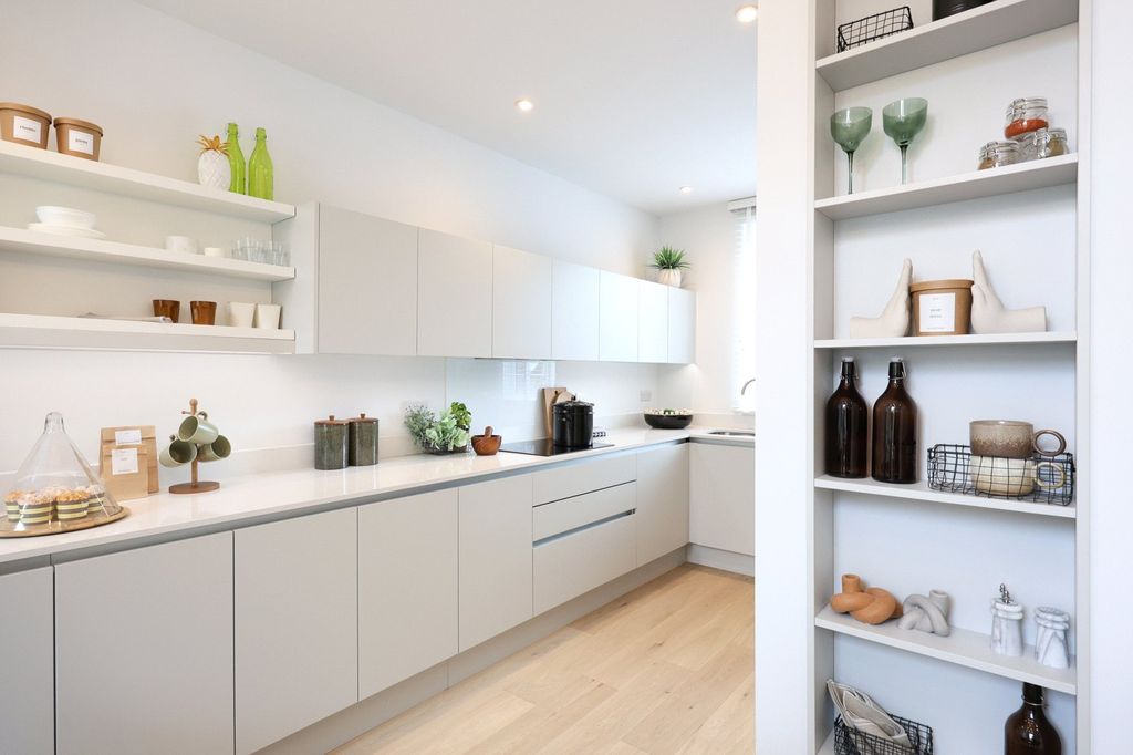 Property photo 2 of 11 Show Home