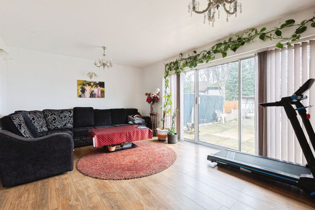 Property photo 2 of 20