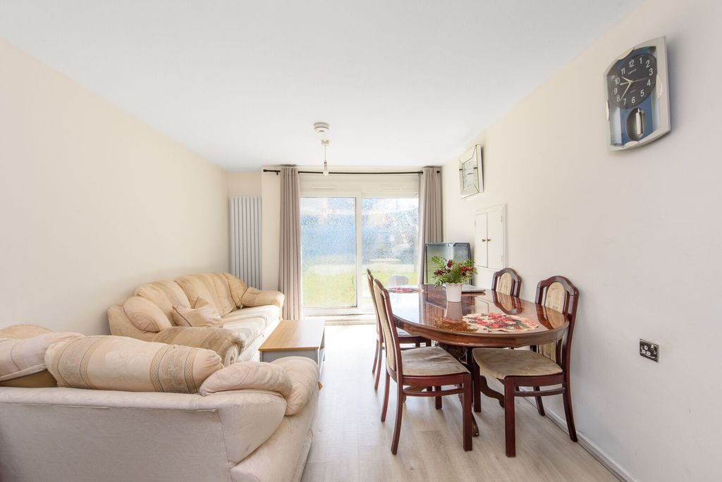 Property photo 1 of 5