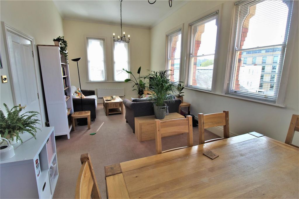 Property photo 2 of 12 Sv4Szoauiq4Lucoo7Xcivrfekoa.Jpg
