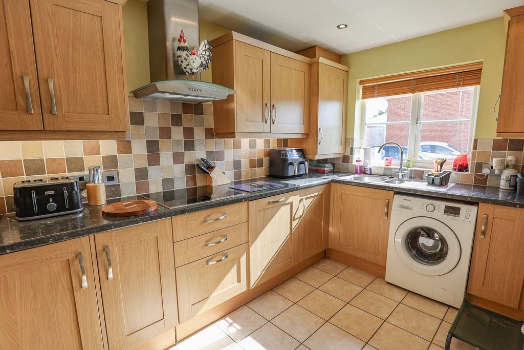 Property photo 3 of 13