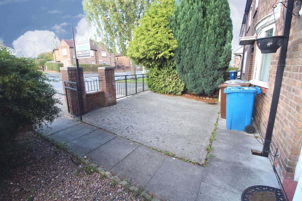 Property photo 2 of 14 Photograph 11
