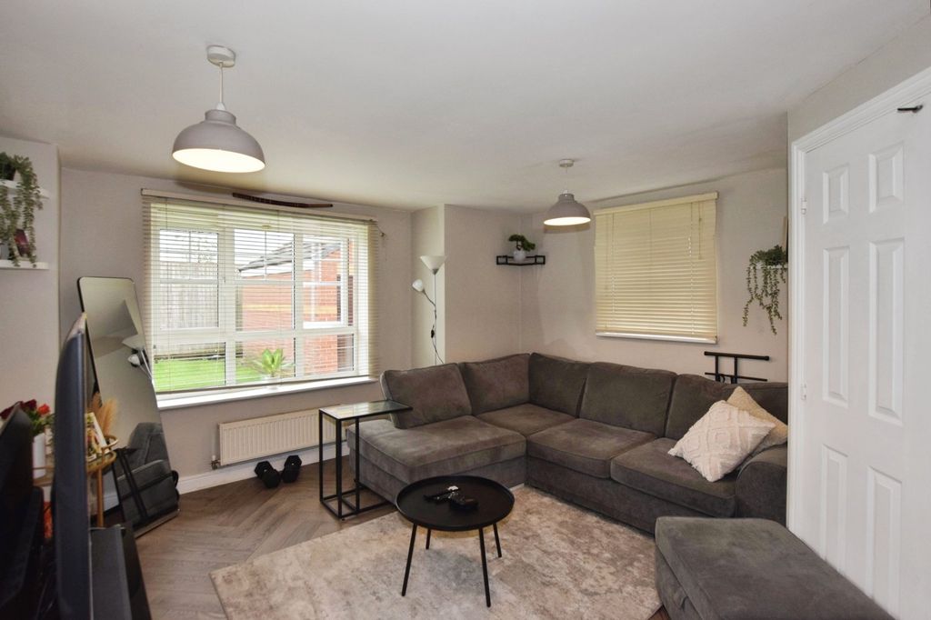 Property photo 2 of 12 Picture No. 23