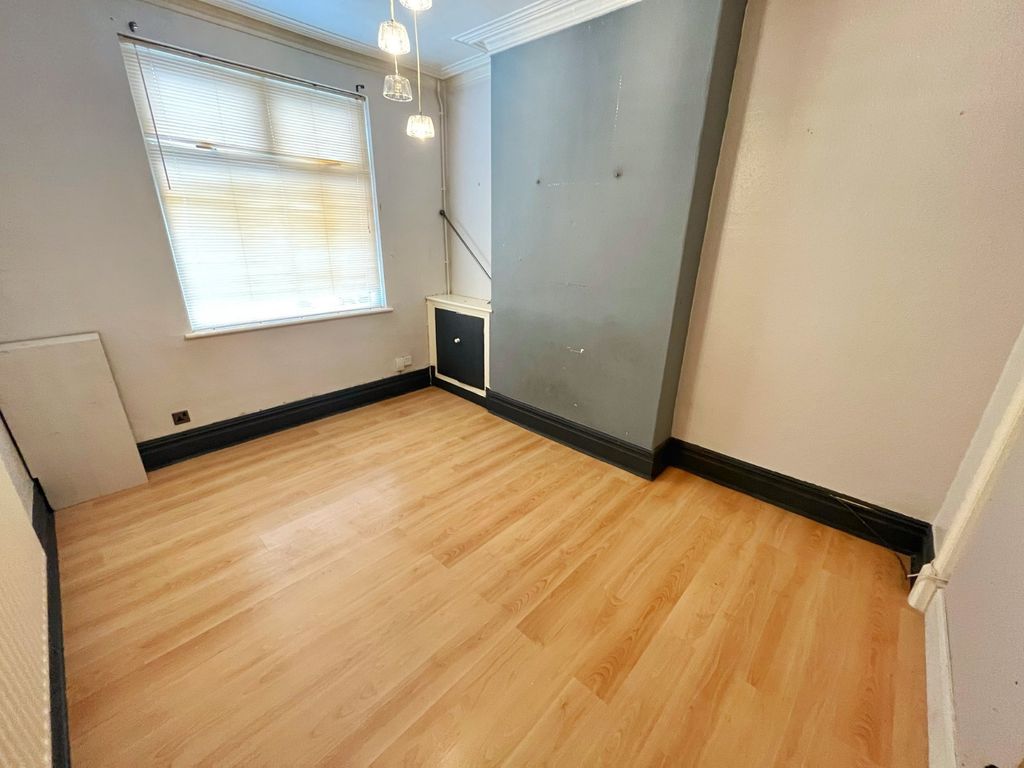 Property photo 2 of 9 Lounge