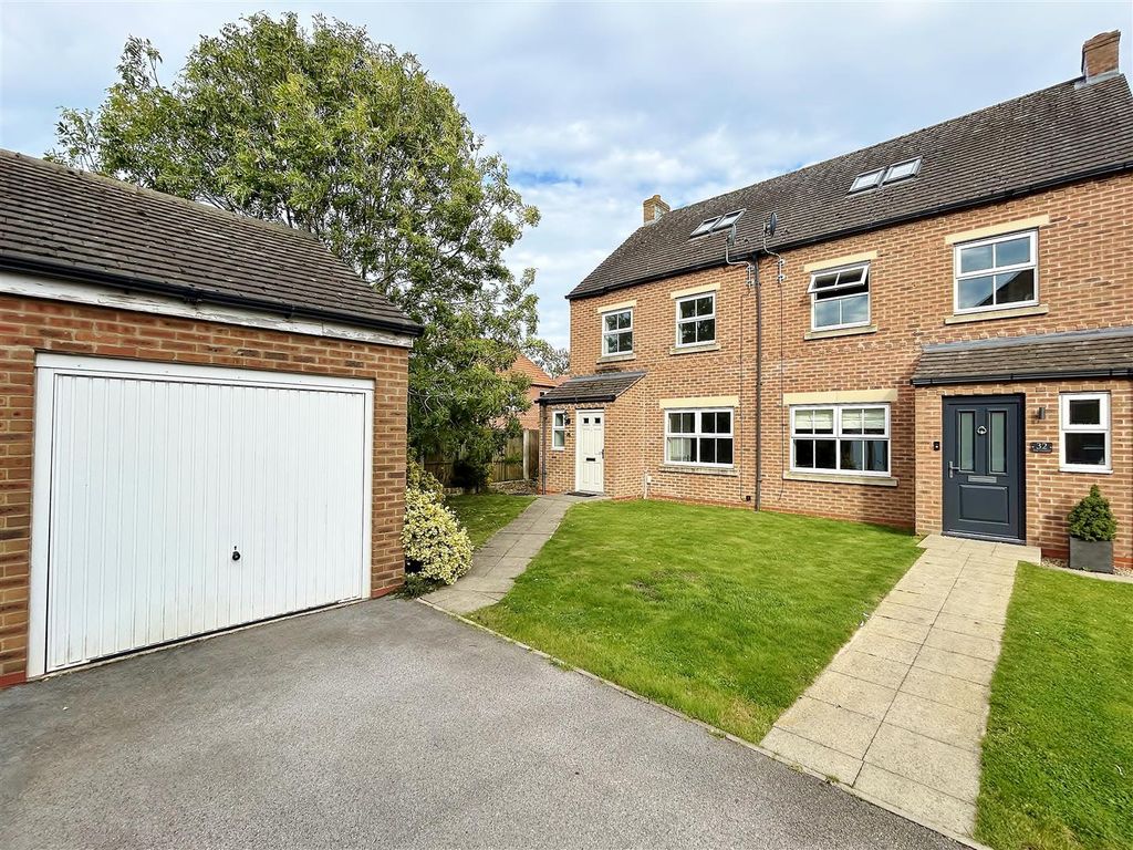 Property photo 1 of 11 Front External