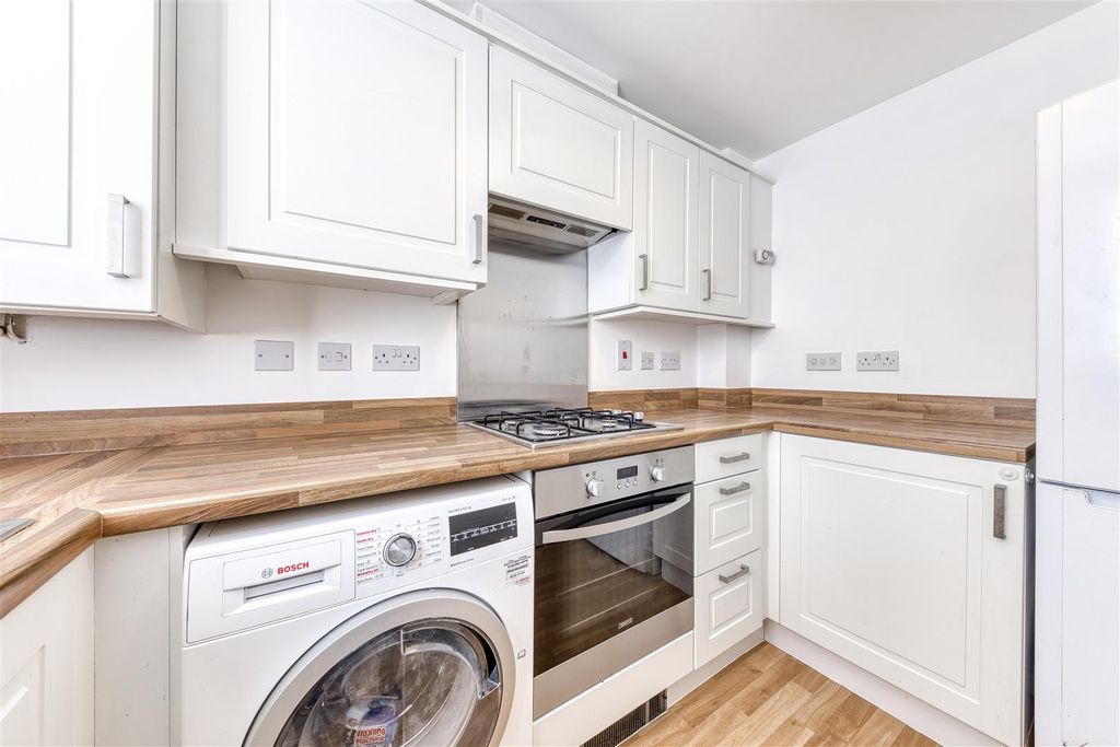 Property photo 3 of 14 Kitchen
