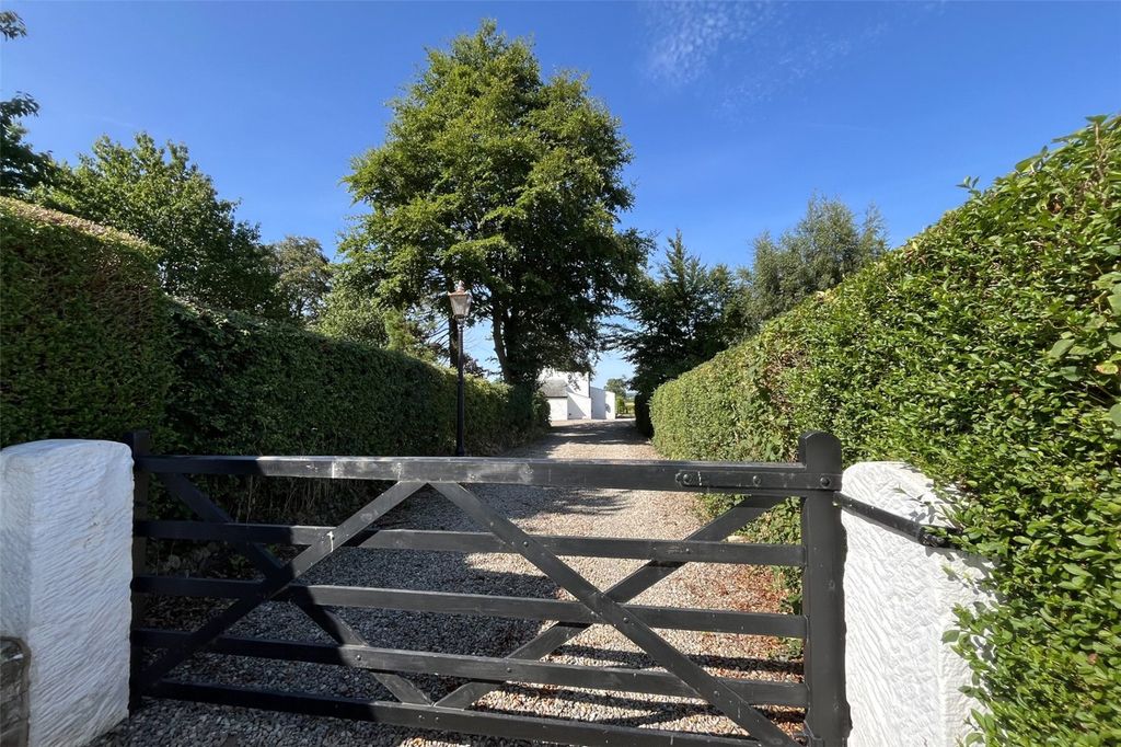 Property photo 2 of 17 Outside