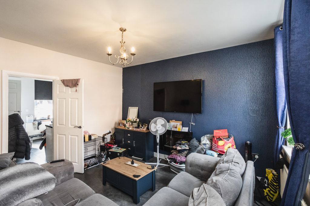 Property photo 2 of 23