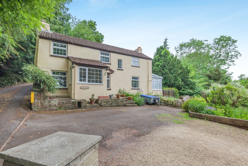 Property photo 1 of 18 8693109-Exterior10