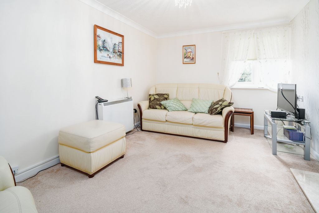 Property photo 2 of 14 Lounge/Bedroom Two