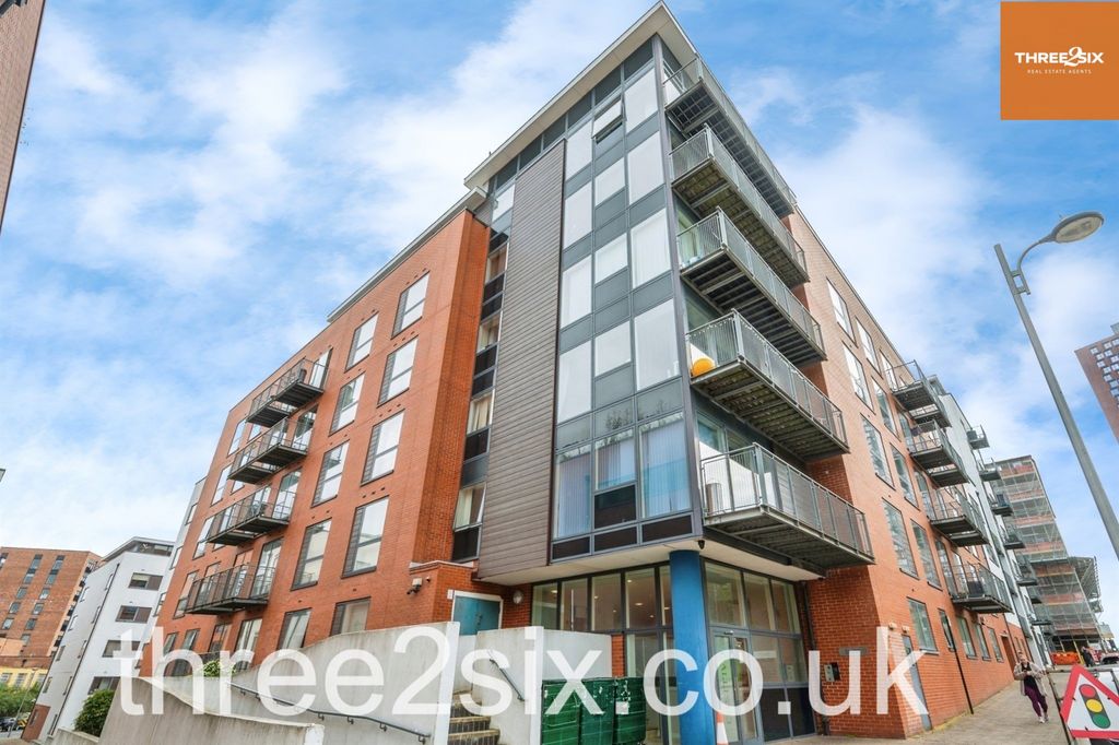 Property photo 1 of 10 Modern One-Bedroom Ground Floor Apartment €“ Callisto, City Centre, B16